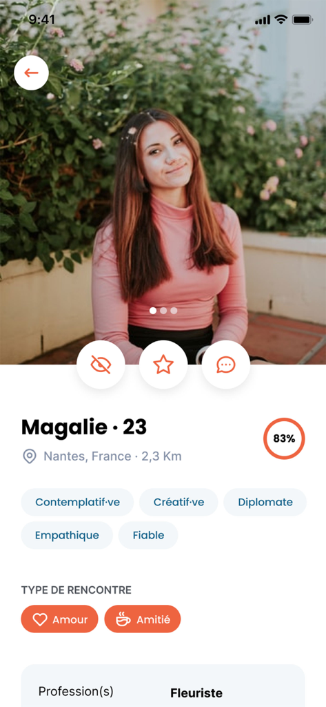 Atypikoo: rencontres atypiques - Interface de profil utilisateur de l'application mobile Atypikoo montrant les traits de personnalité et les préférences relationnelles