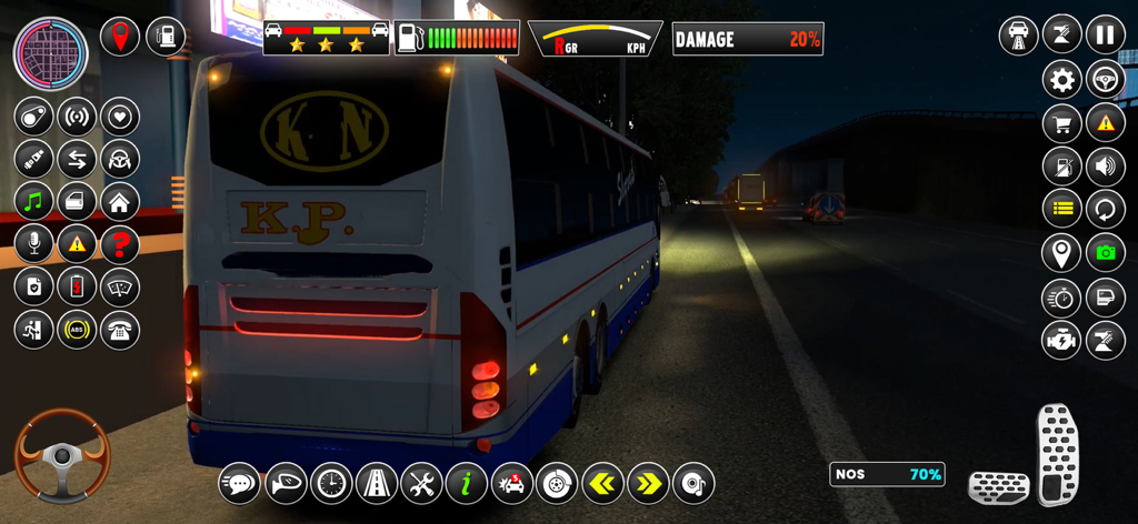 Public Transport Bus Games 3D - Captura de pantalla del juego de Juegos de Autobús de Transporte Público 3D que muestra un autobús realista conduciendo por una autopista por la noche con iconos de control y salpicadero detallados.