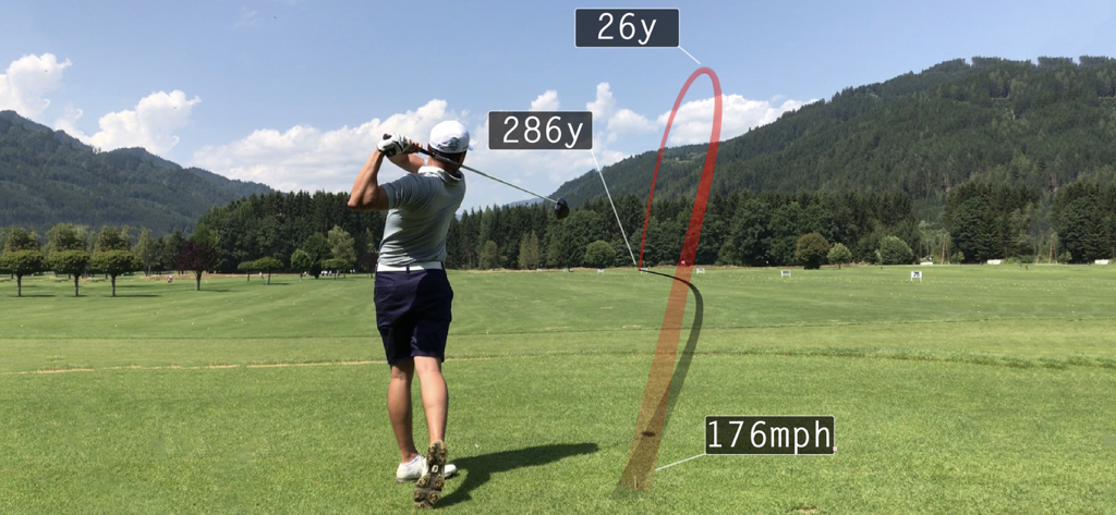 Golfer-Schwung mit roter Tracer-Linie und Flugdatenmetriken für Distanz und Geschwindigkeit