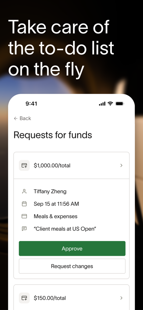 Ramp Mobile App-Bildschirm, der eine geschäftliche Spesenanfrage und die Option zur Genehmigung anzeigt