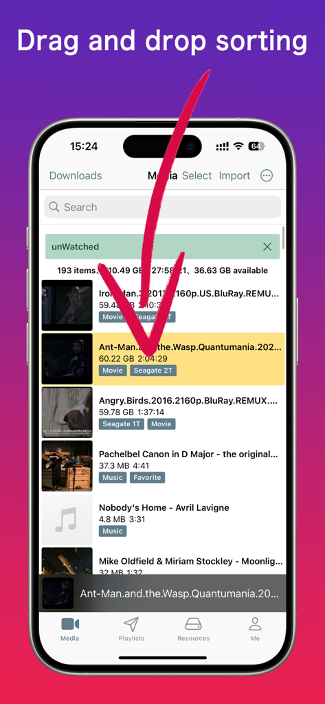 Media Pro App-Oberfläche, die das Drag-and-Drop-Sortieren einer Videobibliothek auf dem iPhone zeigt.