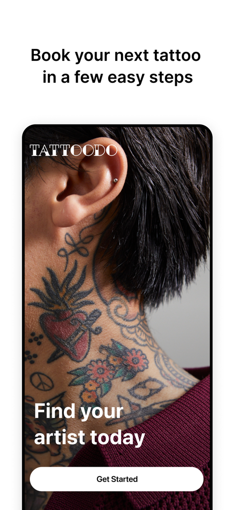 Une personne avec des tatouages dans le cou sur la page d'accueil de l'application Tattoodo avec un appel à l'action pour trouver un tatoueur.