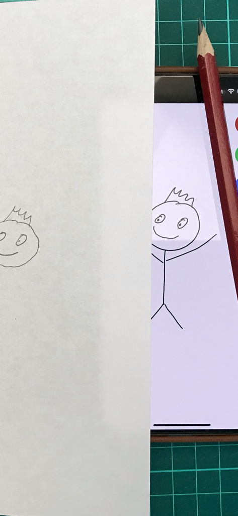 CoPi - Um boneco palito sendo traçado de uma tela de smartphone para um pedaço de papel com um lápis