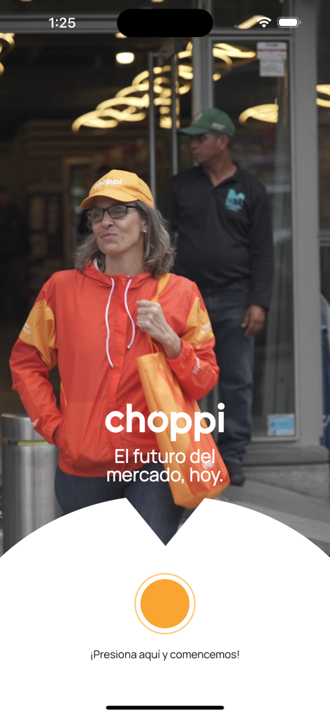 Choppi - Tela de boas-vindas do aplicativo Choppi mostrando uma mulher de jaqueta laranja segurando uma sacola de compras com o slogan O futuro do mercado hoje