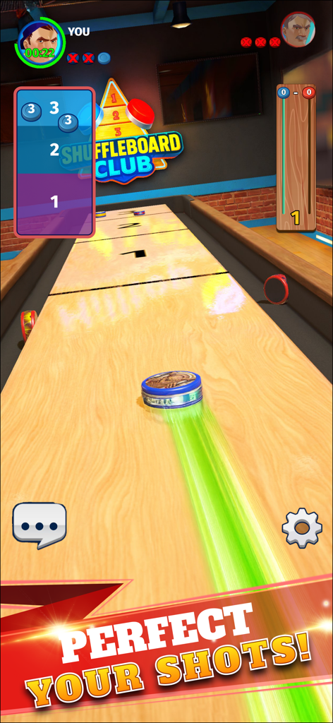Un jugador desliza un disco por una mesa de madera en Shuffleboard Club PvP Arena