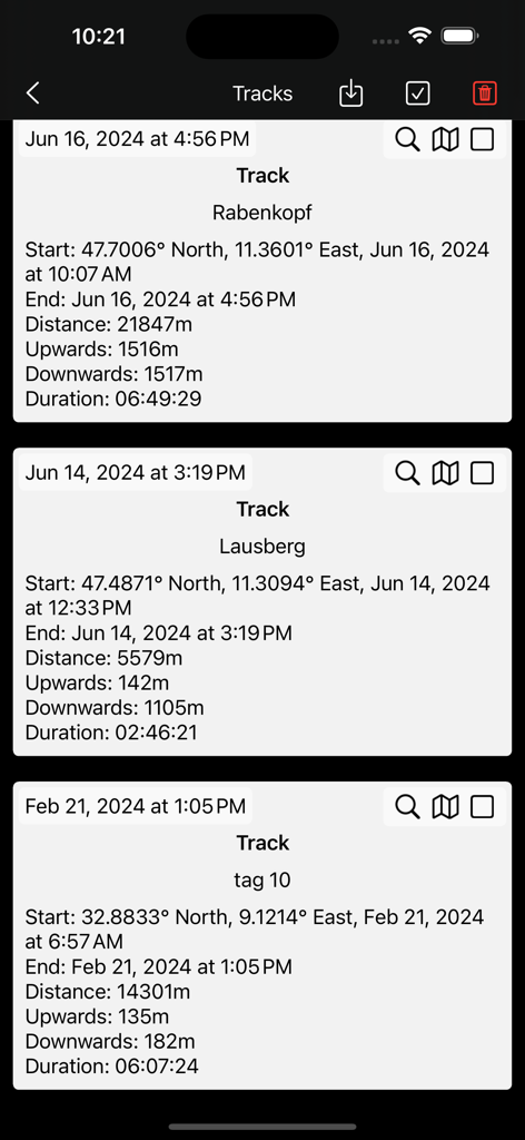Maps for OSM - Una lista de pistas GPS grabadas en la aplicación Mapas para OSM que muestra métricas de distancia, elevación y duración.
