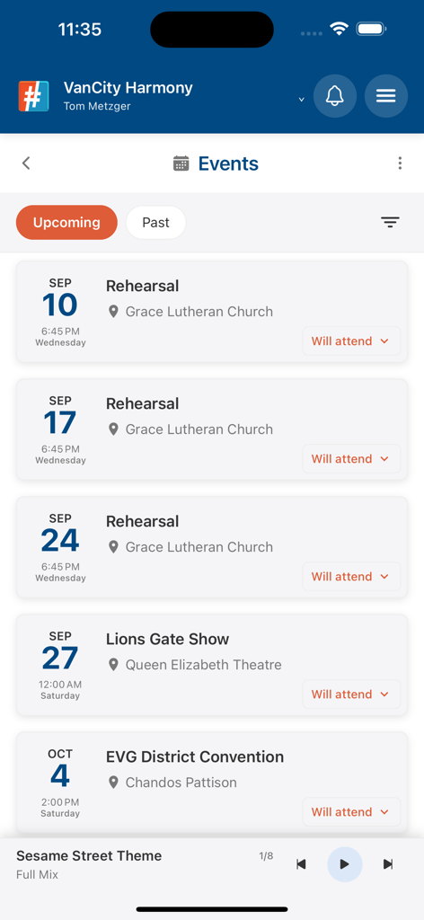 Choir Genius - Schermata dell'app Choir Genius che mostra le prossime prove e le date degli spettacoli con opzioni di conferma presenza e un lettore musicale.