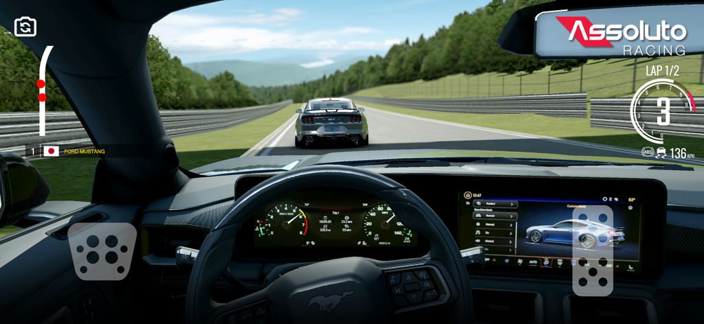 Assoluto Racing - Vue cockpit d'une Ford Mustang pendant une course dans Assoluto Racing