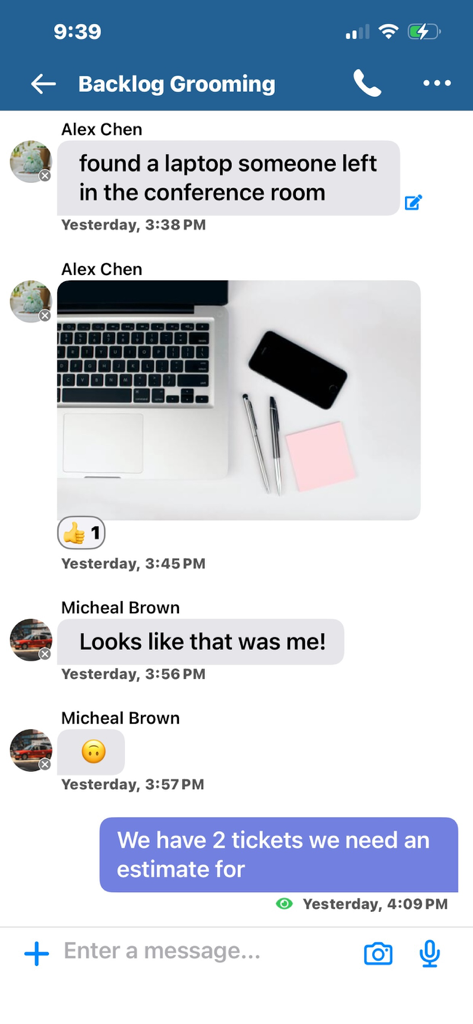 Interfaz de la aplicación móvil FortiFone que muestra un chat de negocios con mensajes de texto y una imagen compartida.
