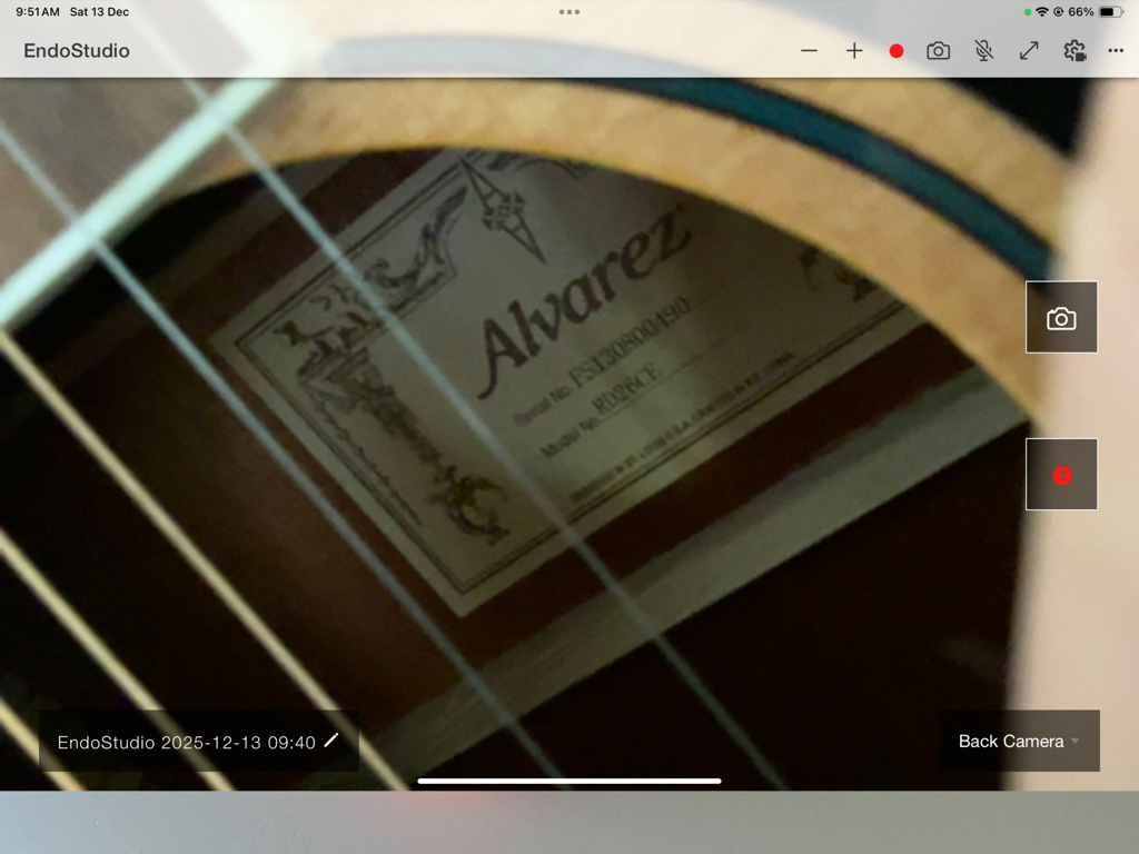 EndoStudio - Inspección interna de una guitarra mostrando la etiqueta del fabricante a través de la interfaz de la aplicación EndoStudio