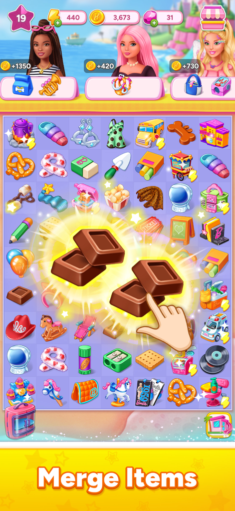 Barbie™ Merge Mystery - Captura de pantalla del juego Barbie Merge Mystery que muestra una mano fusionando objetos de chocolate en un tablero de puzle con personajes de Barbie en la parte superior
