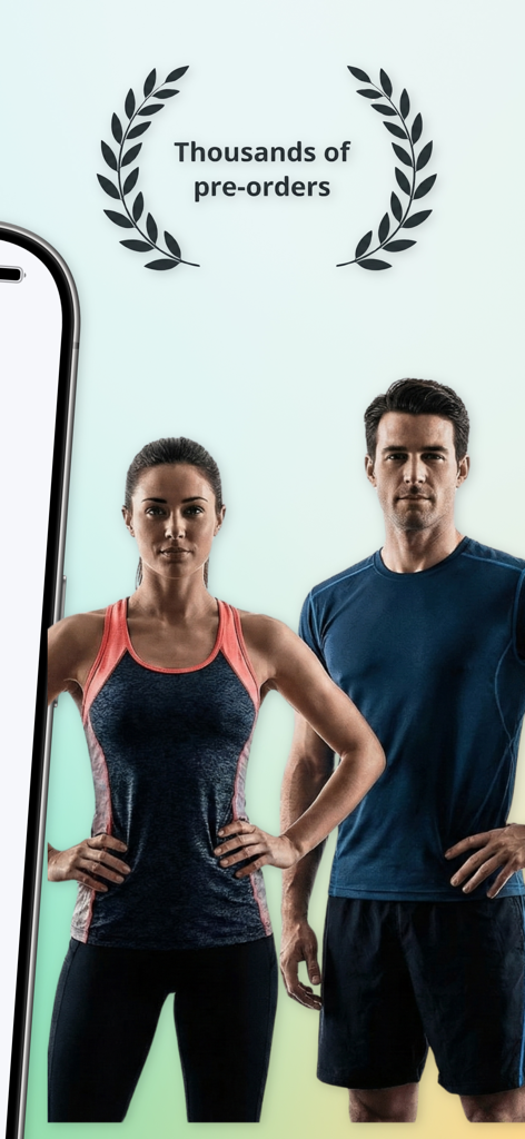 Calorie Deficit Tracker Pro - Um homem e uma mulher em trajes de fitness com texto indicando milhares de pré-encomendas para o aplicativo.