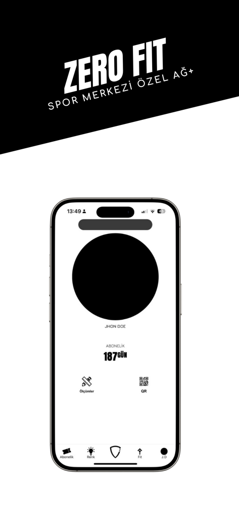 Panel de la aplicación ZERO FIT mostrando días de membresía y acceso con código QR