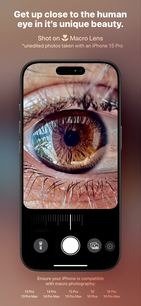 Macro Lens - Un gros plan extrême d'une iris d'œil humain montrant des détails complexes capturés à l'aide de l'application Macro Lens