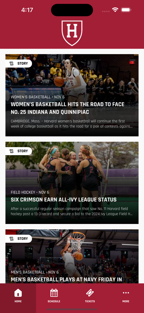 Screenshot des Nachrichten-Feeds der Harvard Crimson App mit Artikeln über Damen-Basketball, Feldhockey und Herren-Basketball