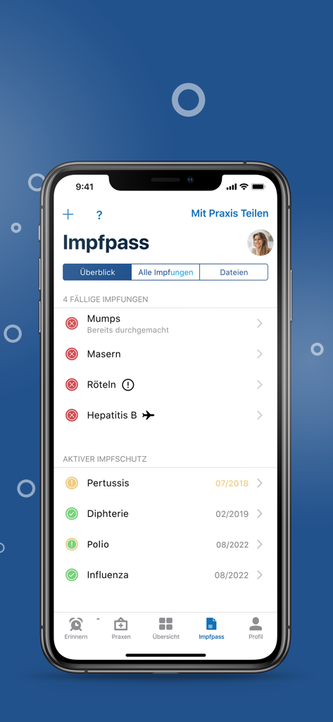 impf.app - Pantalla móvil que muestra un registro de vacunación digital con listas de inmunizaciones pendientes y activas