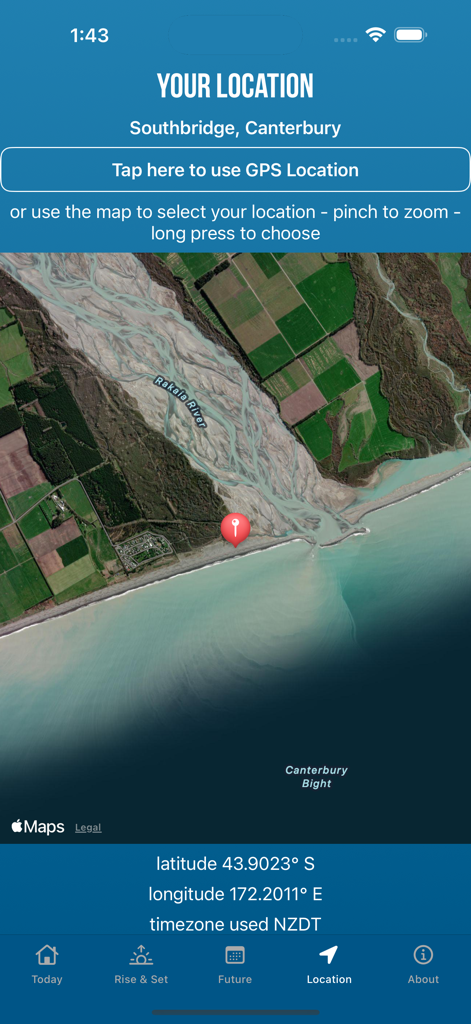 Solunar Best Fishing Time - Capture d'écran de l'écran de sélection du lieu dans l'application Solunar Best Fishing Time montrant une carte satellite avec une épingle sur un lieu de pêche