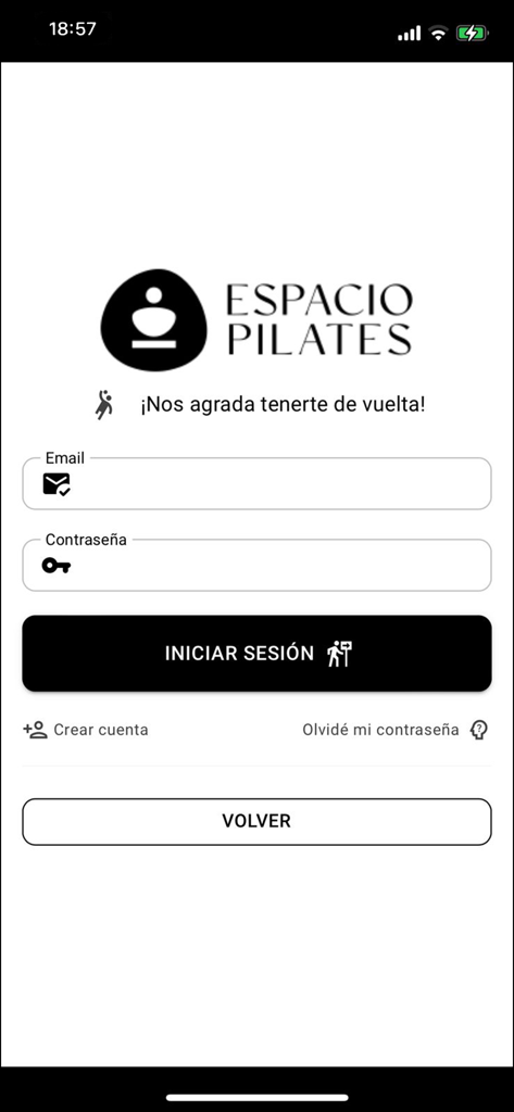Espacio Pilates - Login screen for the Espacio Pilates boutique fitness app with email and password fields in Spanish.