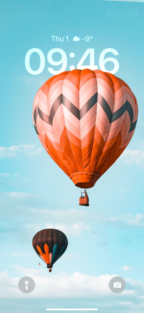 Locky: Wallpapers Depth Effect - Fondo de pantalla estético de un globo aerostático con efecto de profundidad en una pantalla de bloqueo de iPhone
