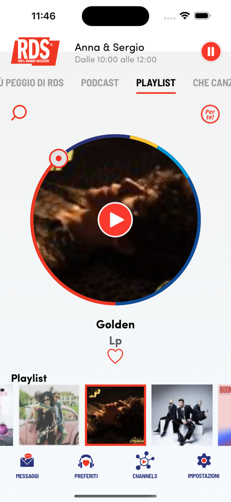 Interfaccia dell'app radio RDS che mostra la schermata della playlist musicale e il brano attualmente in riproduzione.