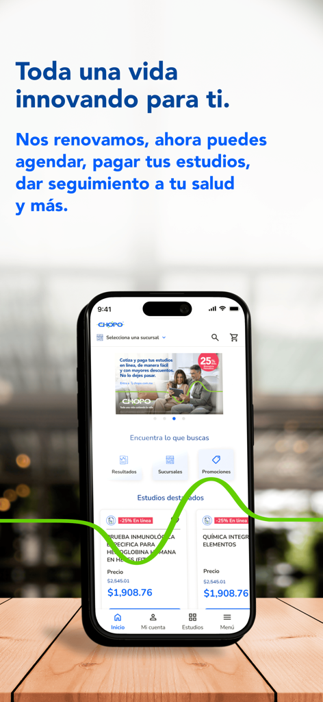 La interfaz de la app médica Chopo en un smartphone que muestra opciones de pruebas médicas y un gráfico de progreso de salud
