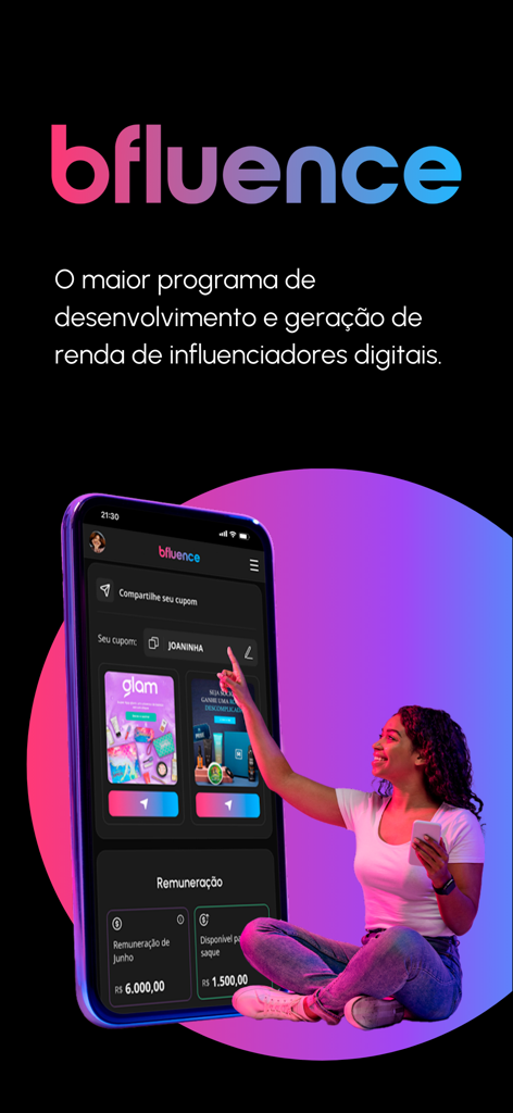 bfluence - Una mujer joven sentada junto a un smartphone que muestra la interfaz de la aplicación bfluence con detalles de ganancias y asociaciones con marcas
