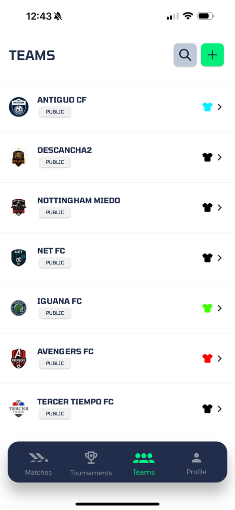 チーム名、ロゴ、ナビゲーションメニューを表示するGOLEアプリのアマチュアサッカーチームのリスト