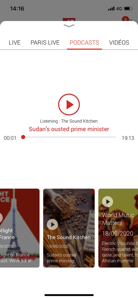 Interfaz de la aplicación RFI que muestra la sección de podcasts con un reproductor de noticias internacionales y programas de música.