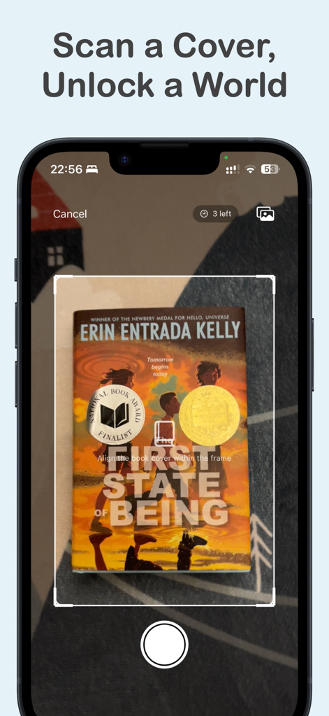 BookLens: Age-Right Books - La cámara de la aplicación BookLens escaneando la portada de un libro para proporcionar recomendaciones de edad por IA.