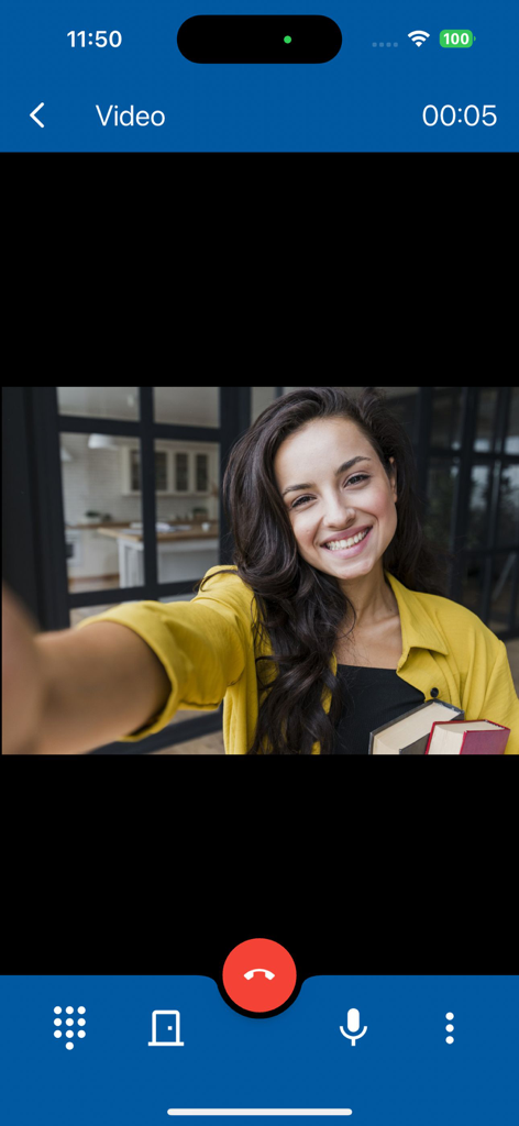 Castel SIP - Interface de l'application Castel SIP montrant un appel vidéo d'interphone en direct avec un bouton de déverrouillage de porte à distance.