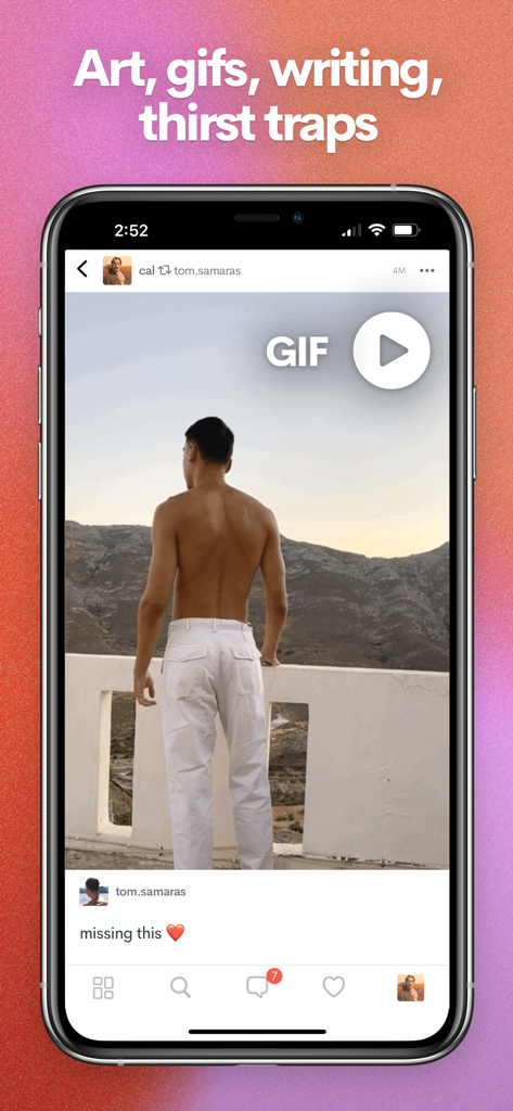 Collective: LGBTQ+ friends - Interfaz móvil de la app social LGBTQ+ de Collective mostrando una publicación de usuario con un GIF.