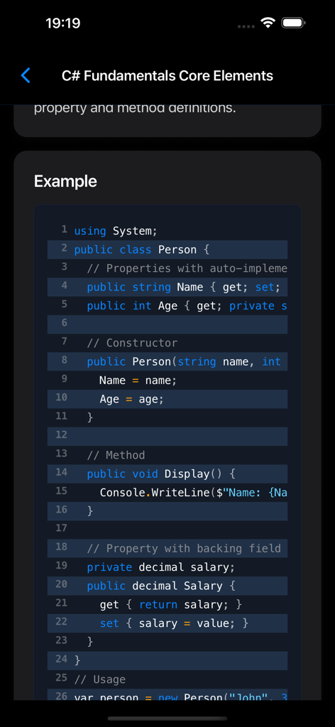 MSDev Academy - MSDev Academy Mobile-Oberfläche, die ein C Sharp-Klassen-Codebeispiel mit Syntaxhervorhebung im dunklen Modus anzeigt