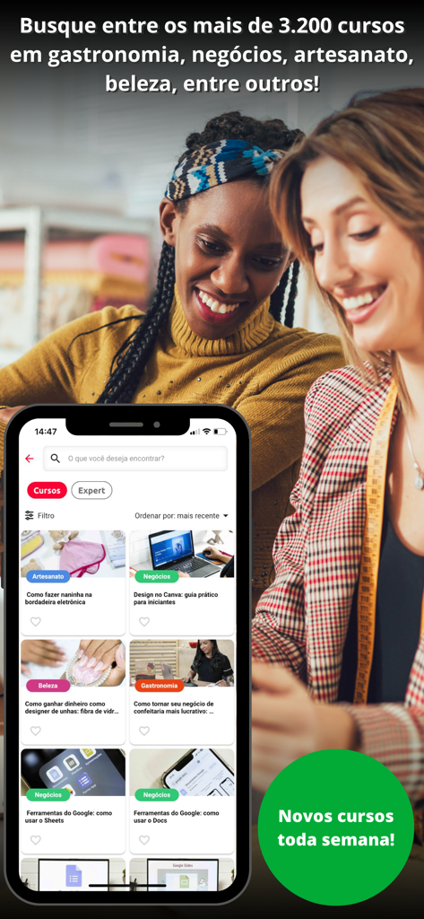 Duas mulheres navegando em cursos vocacionais na interface do aplicativo móvel da eduK