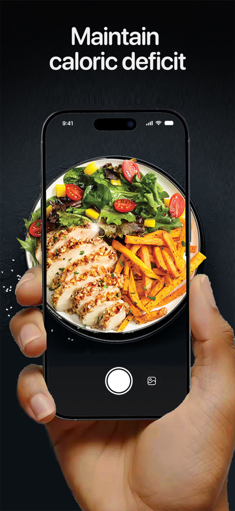 Calorie AI - Food Scan - カロリー不足を追跡するために健康的な食事をスキャンするためにCalorie AIを使用しているスマートフォンを持っている手