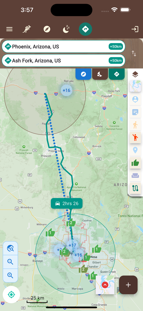 Interfaz del mapa de la aplicación Trip Hopping mostrando una ruta de viaje entre Phoenix y Ash Fork con notas de la comunidad y tiempo de viaje.