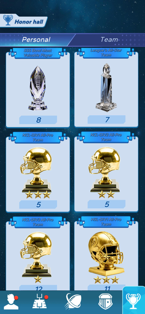 Football GOAT - A tela do Salão da Honra no Football GOAT mostrando uma coleção de troféus pessoais e de equipe conquistados, como MVP e prêmios All-Pro