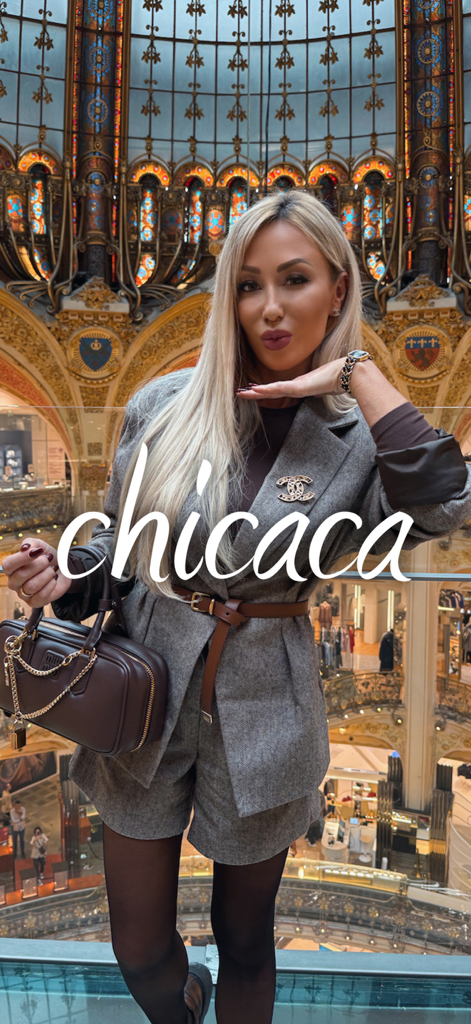 Chicaca.pl - Woman posing in a stylish grey blazer suit with Chicaca logo
