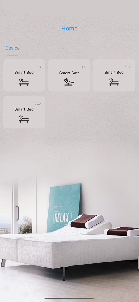 AI Bed - AI Bedアプリのインターフェース。接続されたスマートベッドとスマートソファデバイスが表示され、調整可能なベッドの写真が表示されています