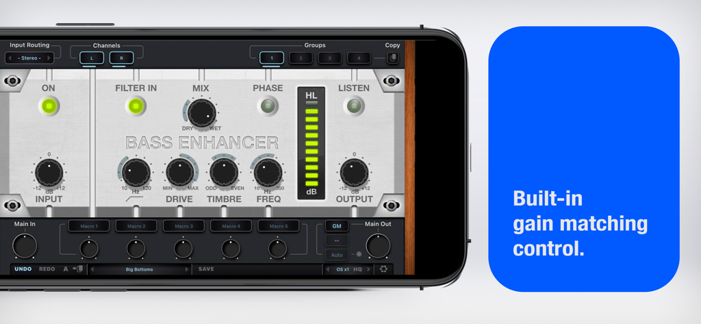 Interface do aplicativo mobile Bass Enhancer destacando o recurso de controle de ganho de compensação integrado