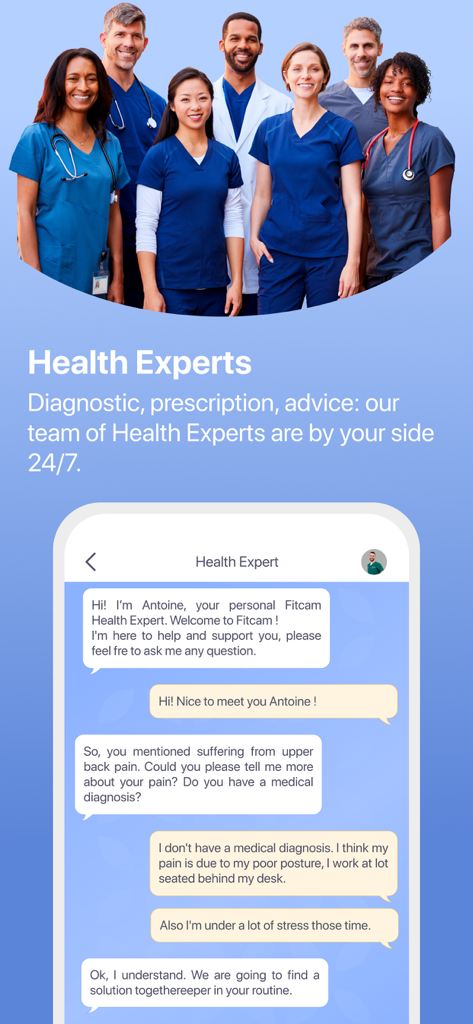 My Care Coach - Um grupo de profissionais de saúde acima da tela de um smartphone exibindo uma conversa de chat com um especialista em saúde sobre o gerenciamento da dor.
