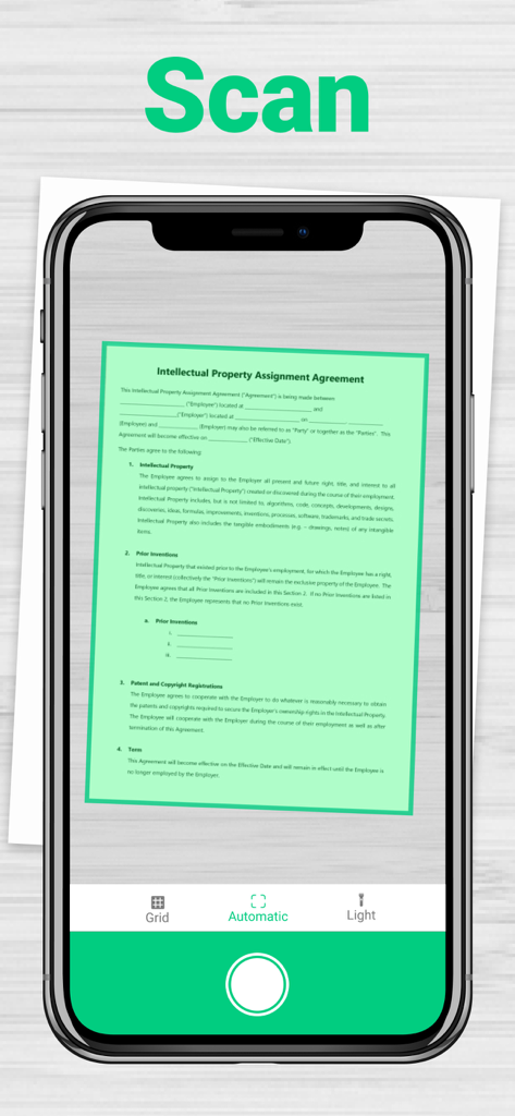 Pantalla de iPhone mostrando la función de escaneo automático de documentos capturando un contrato legal