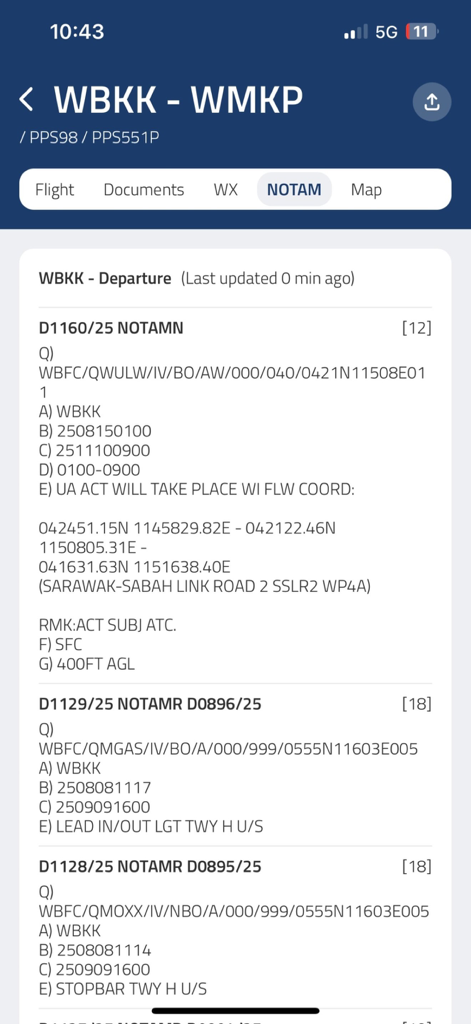 Schermata NOTAM dell'app CrewBriefing che visualizza avvisi tecnici di volo e dati di aviazione per i piloti