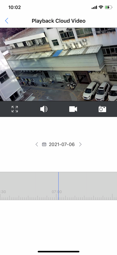 LookCam - LookCam App-Bildschirm, der die Wiedergabe von Sicherheitskameraaufnahmen mit einer Zeitleiste und Videosteuerungen zeigt
