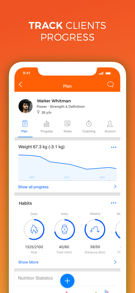 Interfaz de la aplicación Virtuagym Coach mostrando un panel de control del progreso del cliente con gráficos de peso y hábitos de fitness