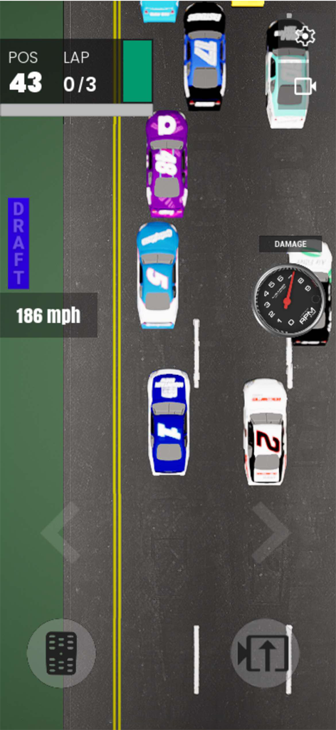 Visão de cima para baixo de carros de stock car correndo e fazendo draft em uma pista no aplicativo DRAFTYCAR