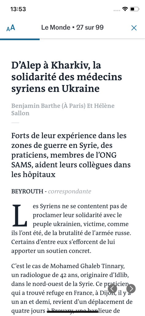 ル・モンドアプリで国際レポートを表示するニュース記事の読書インターフェース。