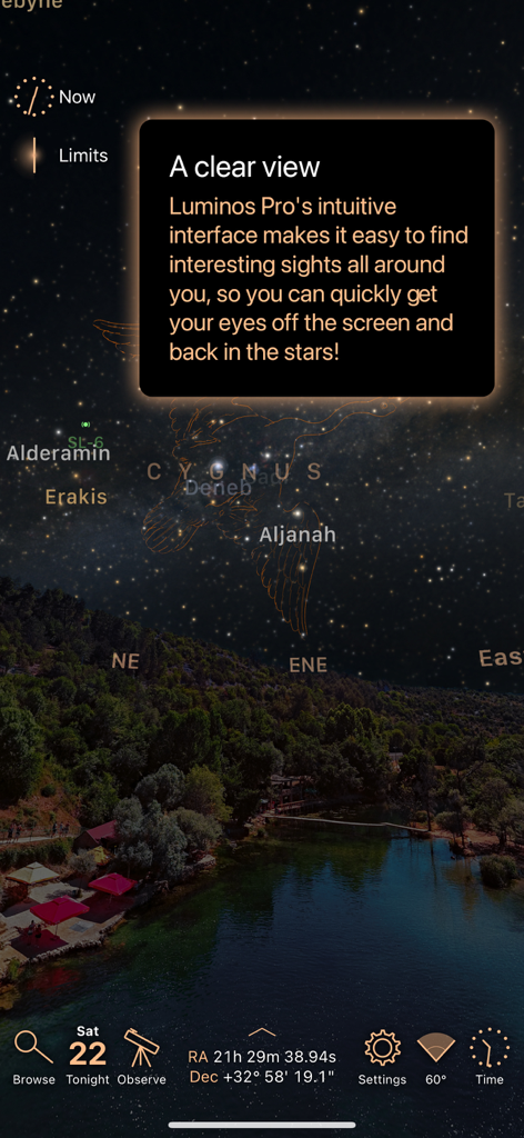 Luminos Pro - Luminos Proアプリが、暗い風景の上に星座と星の名前を表示しています