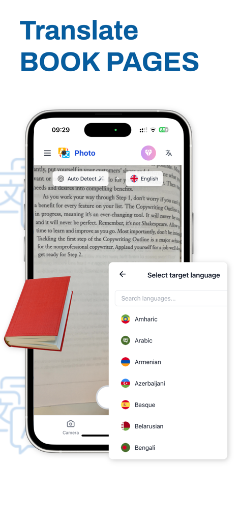 Text & Photo Translator - ターゲット言語選択メニュー付きの書籍のページを翻訳しているText and Photo Translatorアプリが表示されたスマートフォンの画面