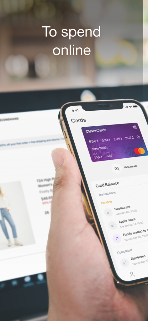 CleverCards - オンラインで利用するために、CleverCards仮想Mastercardが表示されたiPhoneを持っている人物。