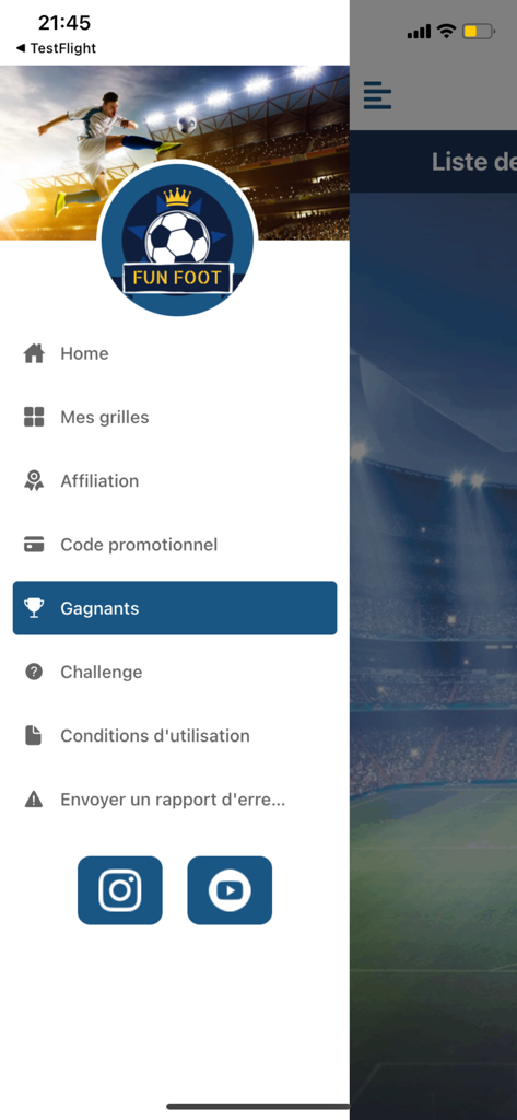 Fun Foot - A barra lateral de navegação do aplicativo móvel Fun Foot mostrando opções como Início, Vencedores e Desafios.